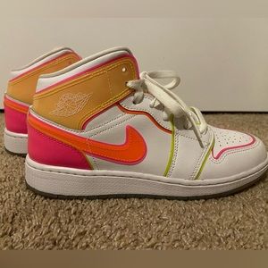 Jordan 1 mid edge glow